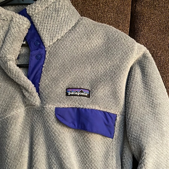 Quarter Button Patagonia pullover size large. Has one top pocket and two hands - Picture 1 of 3